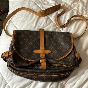 100% authentic LV Handbag Samur 30 monogram